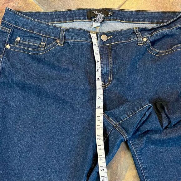 Torrid Denim 24 Short Jeans - Picture 6 of 8